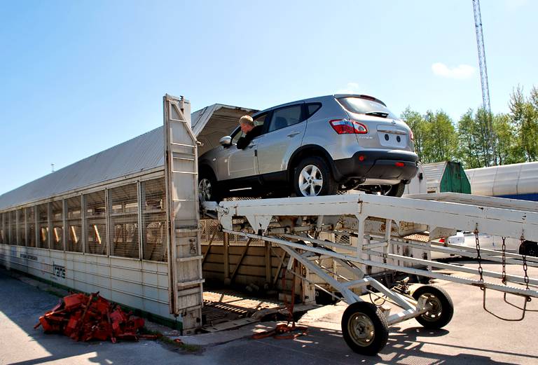 Транспортировать в контейнере автомобиль цены из Красноярска в Тулу